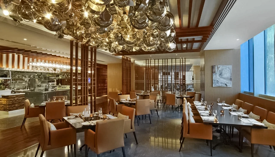 وی هتل دبی کیوریو کالکشن با هیلتون